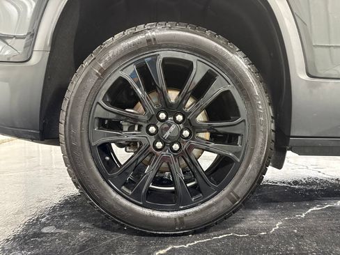 Used 2023 GMC Acadia SLT w/ Elevation Edition FWD image 8