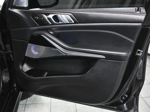 Used 2021 BMW X7 M50i w/ Dynamic Handling Package AWD/4WD image 18