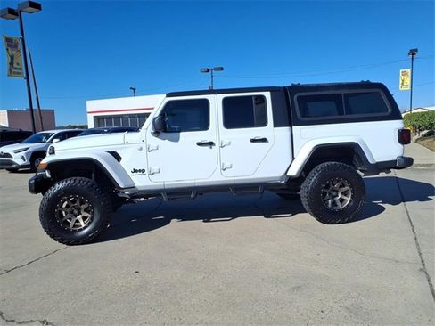 Used 2021 Jeep Gladiator Sport image 2