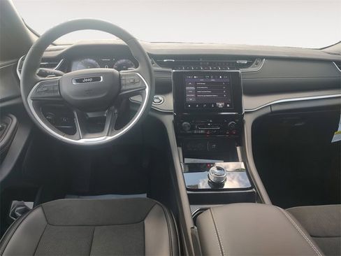 New 2025 Jeep Grand Cherokee L Laredo image 10