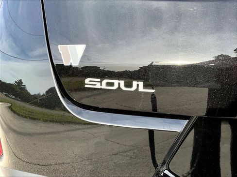 Used 2025 Kia Soul LX FWD image 23