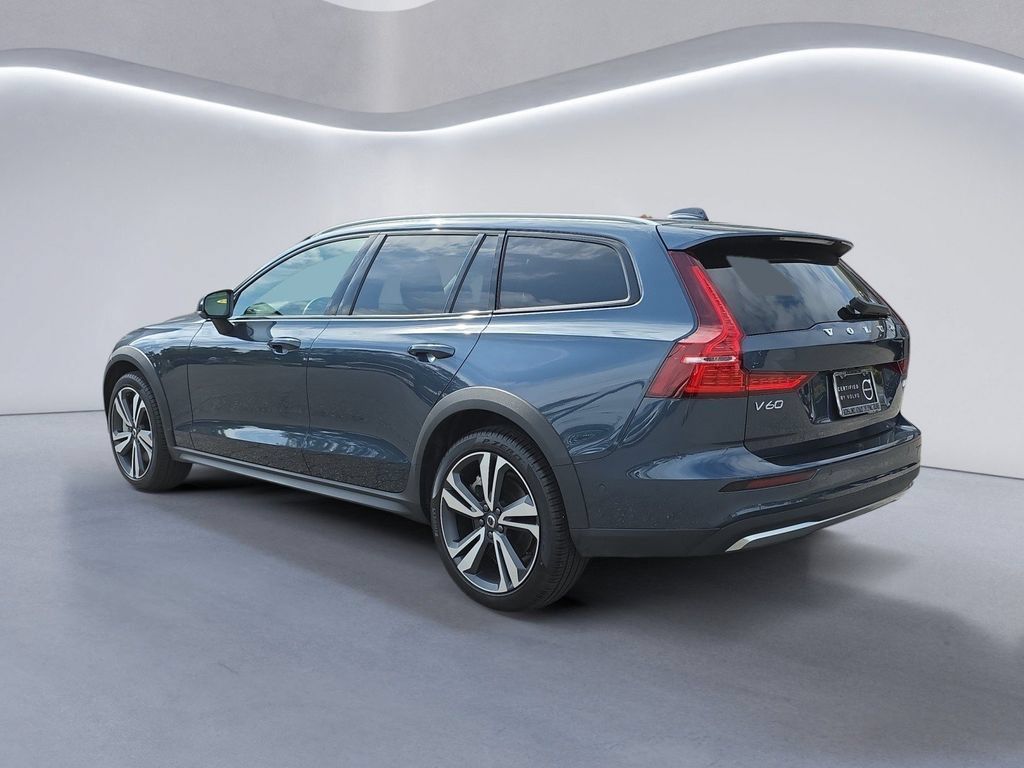 Used 2026 Volvo V60 B5 Cross Country Plus AWD/4WD image 5
