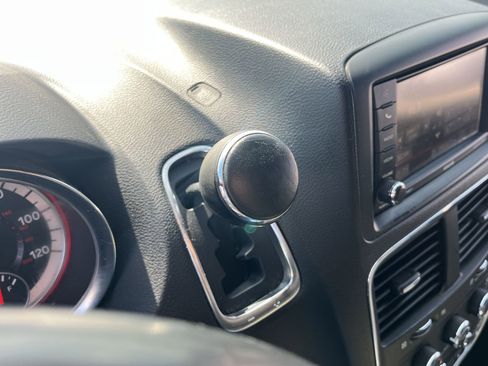 Used 2019 Dodge Grand Caravan SXT image 22