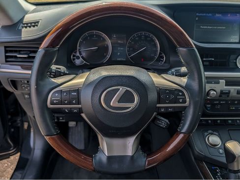Used 2017 Lexus ES 350 w/ Luxury Package FWD image 18