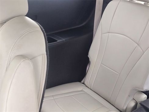 Used 2022 Buick Enclave Essence image 10