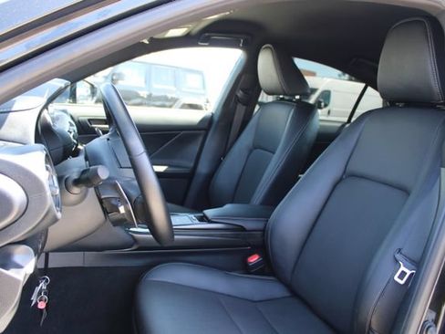 Used 2025 Lexus IS 300 F Sport RWD image 31