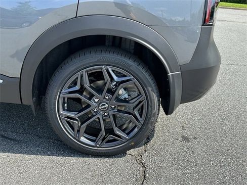 New 2025 Nissan Kicks SR image 14