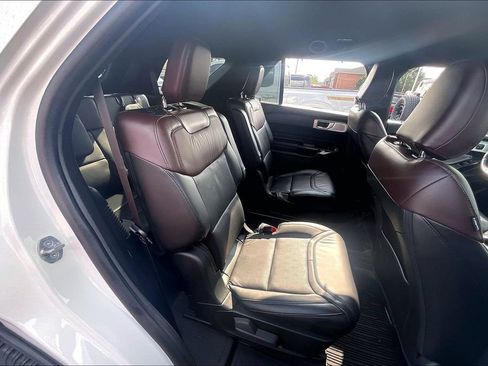 Certified 2023 Ford Explorer Platinum w/ Technology Package AWD/4WD image 26