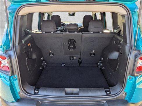 Used 2022 Jeep Renegade Latitude w/ Convenience Group AWD/4WD image 6