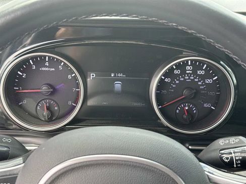 Used 2022 Kia Carnival EX FWD image 25