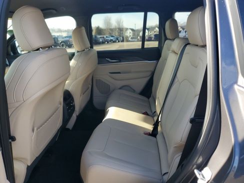 Used 2024 Jeep Grand Cherokee Limited image 28