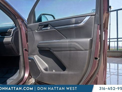 Used 2025 GMC Acadia Elevation image 24