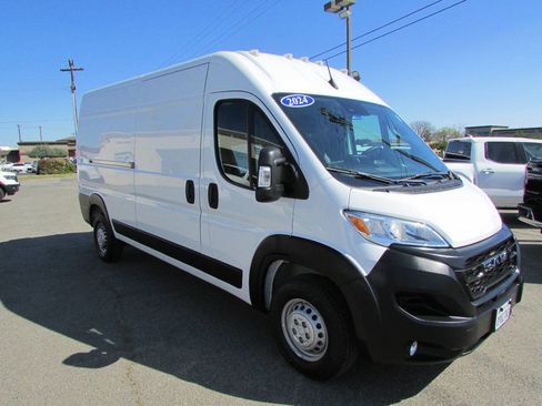 Used 2024 RAM ProMaster 2500 w/ Convenience Group image 2