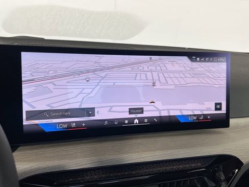 Used 2025 BMW 230i Coupe w/ M Sport Package image 26