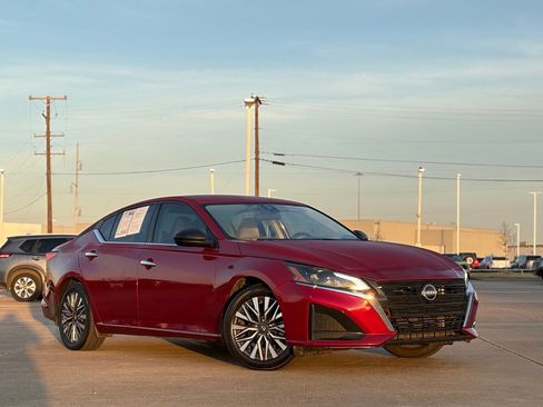 Certified 2024 Nissan Altima 2.5 SV image 2