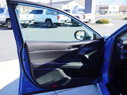 Used 2024 Toyota Camry SE image 17