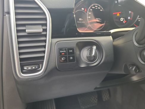 Used 2019 Porsche Cayenne AWD/4WD image 26
