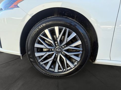 Used 2025 Nissan Altima 2.5 SV AWD/4WD image 9