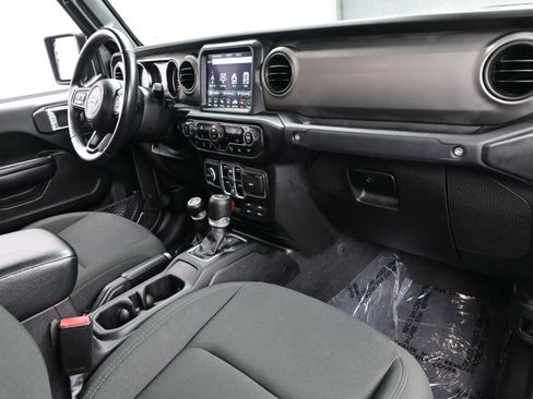 Used 2021 Jeep Gladiator Sport image 13