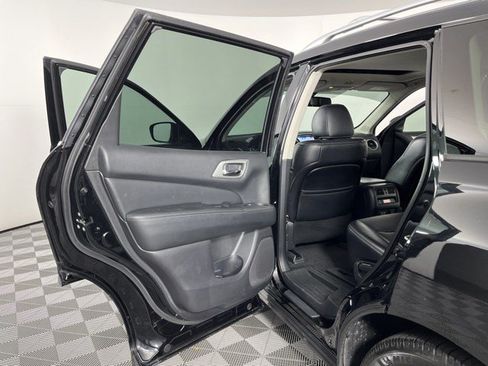 Used 2020 Nissan Pathfinder Platinum FWD image 38