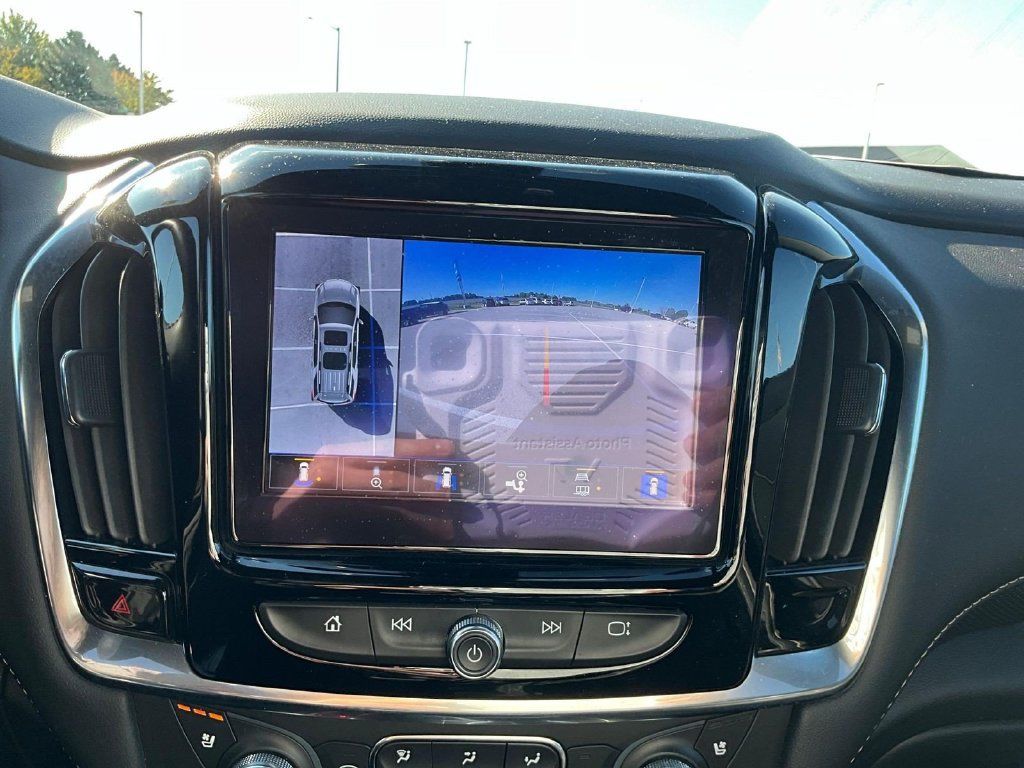Used 2022 Chevrolet Traverse Premier AWD/4WD image 12