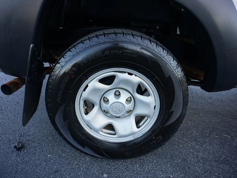 Used 2012 Toyota Tacoma PreRunner image 28