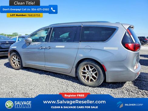 Used 2020 Chrysler Pacifica Touring-L FWD image 3