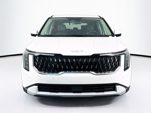 Used 2026 Kia Carnival FWD image 2