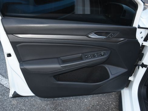 Used 2022 Volkswagen GTI Autobahn FWD image 11