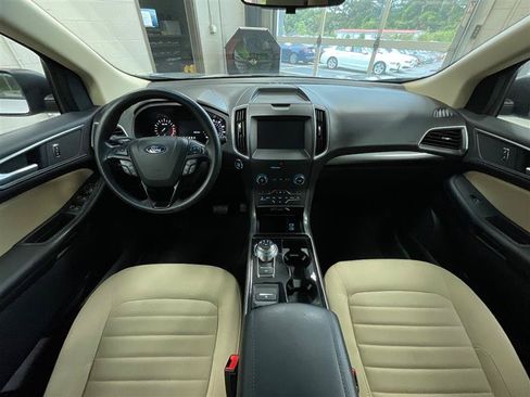 Used 2020 Ford Edge SE FWD image 21