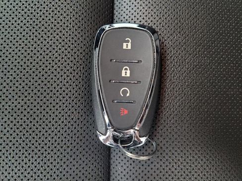 Used 2024 Chevrolet Trax RS w/ Sunroof Package FWD image 32