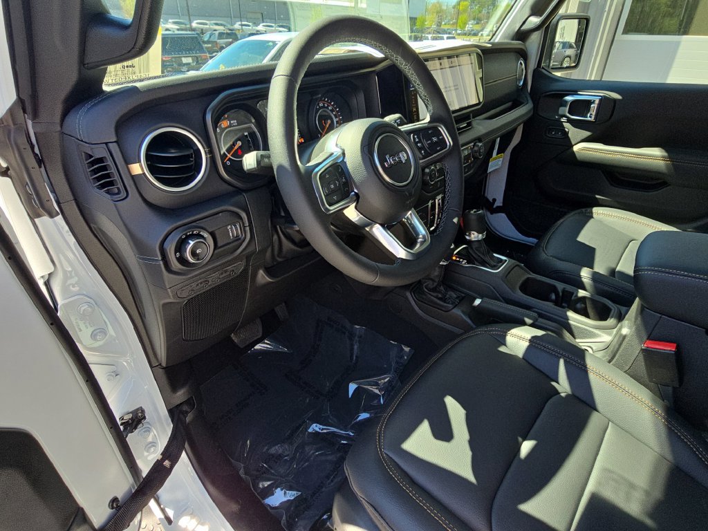 New 2026 Jeep Wrangler Unlimited Sahara AWD/4WD image 16
