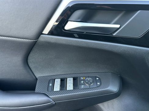 New 2025 Mitsubishi Outlander SE image 12