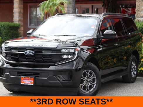 Used 2025 Ford Expedition Active AWD/4WD image 4