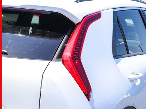Certified 2025 Kia Niro EX FWD image 9
