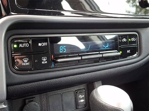 Used 2019 Toyota Corolla LE image 19