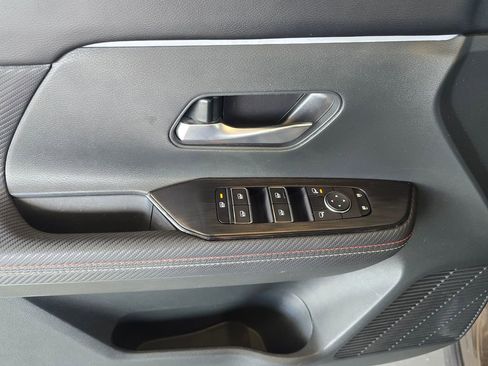 Used 2025 Nissan Kicks SR FWD image 27