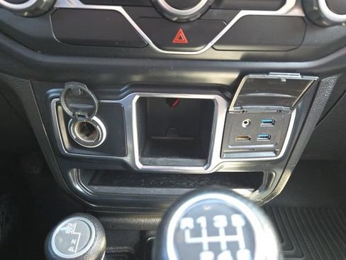 Used 2019 Jeep Wrangler Sport AWD/4WD image 37