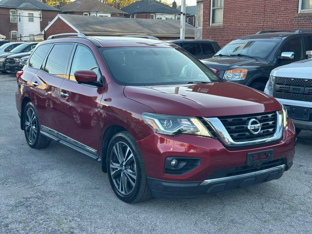 Used 2017 Nissan Pathfinder Platinum w/ Family Entertainment Package FWD image 1