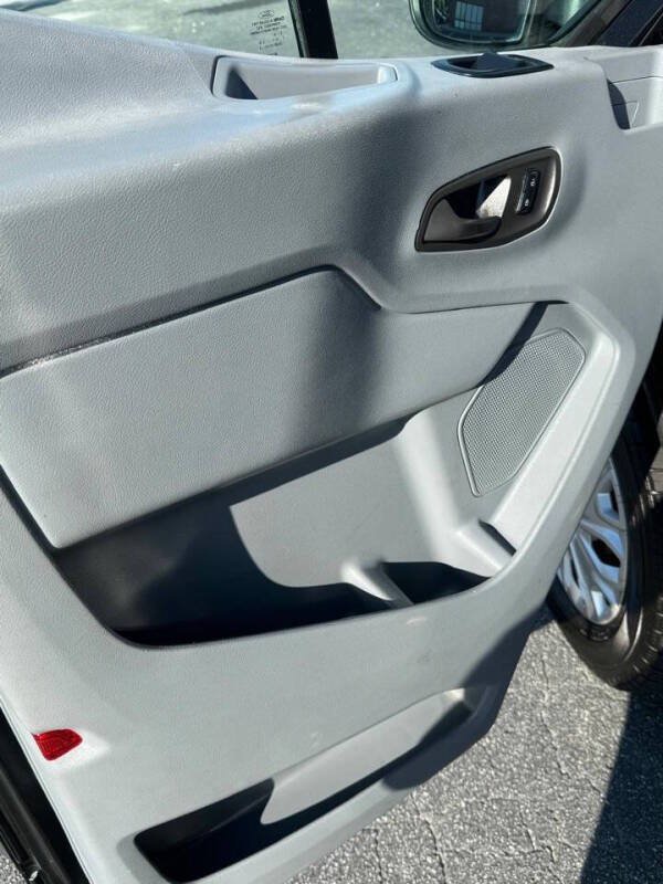 Used 2015 Ford Transit 150 130 Low Roof w/ Exterior Upgrade Package RWD image 12