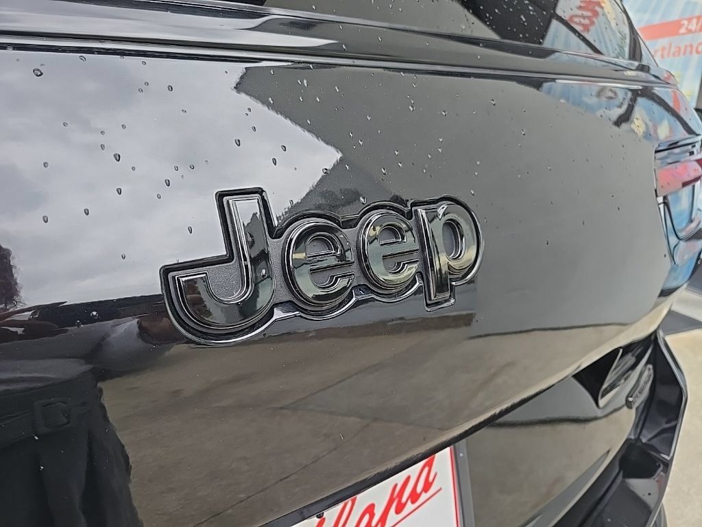 Used 2024 Jeep Grand Cherokee L Summit AWD/4WD image 23