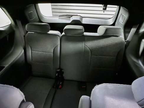 Used 2025 Chevrolet Traverse LT FWD image 29