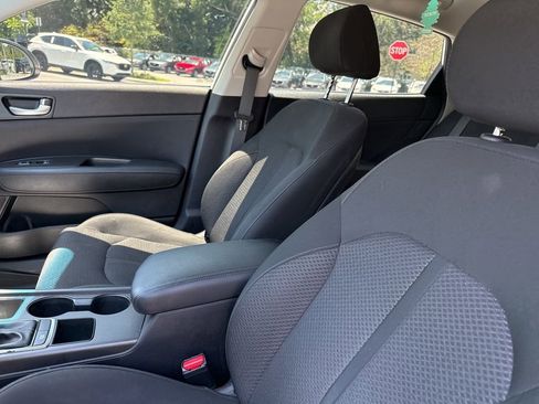 Used 2018 Kia Optima LX w/ 17" Alloy Wheels Package FWD image 16