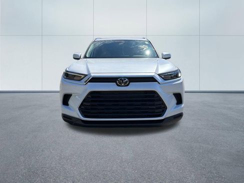 Used 2025 Toyota Grand Highlander AWD image 3