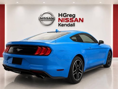 Used 2022 Ford Mustang Premium RWD image 4