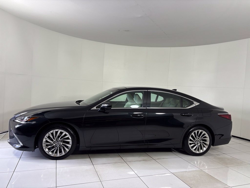 Used 2021 Lexus ES 350 Ultra Luxury w/ Accessory Package 2 FWD image 2