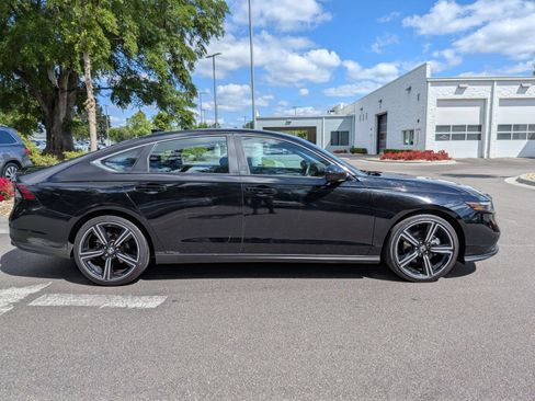 Used 2023 Honda Accord Sport image 2
