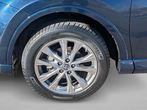 Used 2017 Toyota RAV4 Platinum image 9