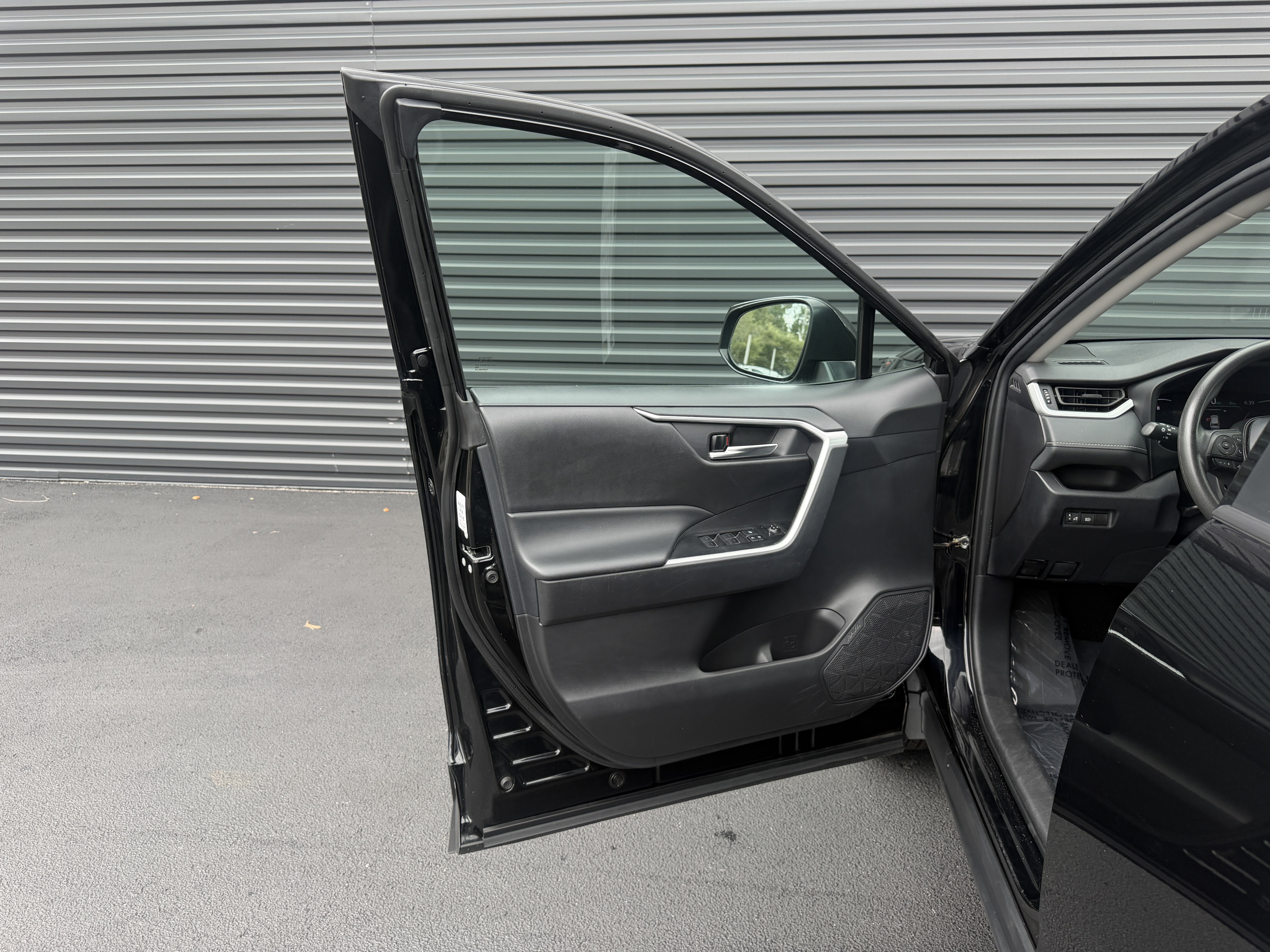 Used 2024 Toyota RAV4 XLE FWD image 19