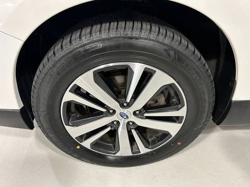 Used 2018 Subaru Outback 2.5i Limited AWD/4WD image 8